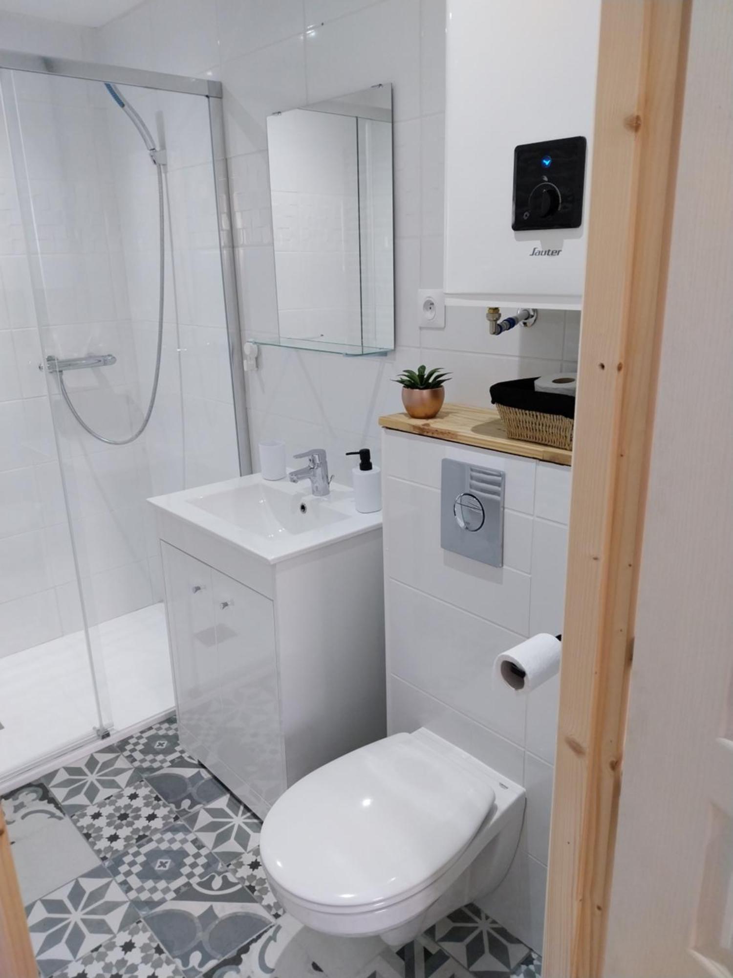 8 Proche Centre Ville, Commerces, Apartment *